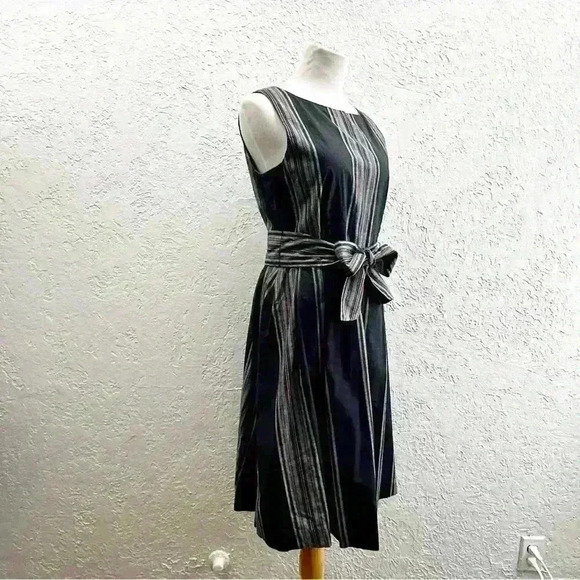 L.L. Bean Signature stripe apron dress with tie size 10 - Picture 5 of 9